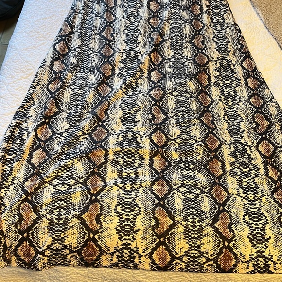 Skirt length skirt 39” waist 28 size large/medium - Picture 4 of 6